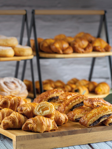 We’re expanding our mini pastry range! Petit Plus Choco Blanco and Mini Lingote Cacao en Crema. place your order